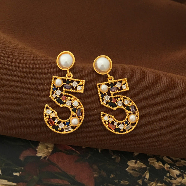 Individually niche and exaggerated digital earrings