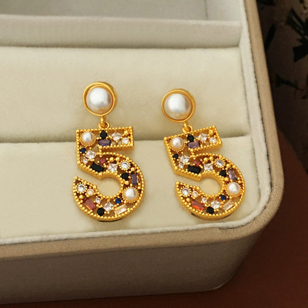 Individually niche and exaggerated digital earrings