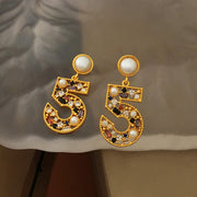 Individually niche and exaggerated digital earrings