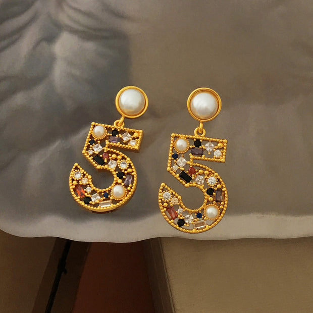 Individually niche and exaggerated digital earrings