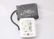 Automatic arm type electronic blood pressure meter